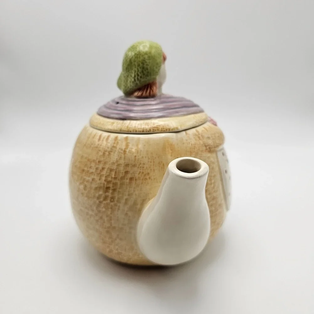 1992 H&HD Teapot Woman Figurine Lid Ceramic Made in‎ Mexico Collectible